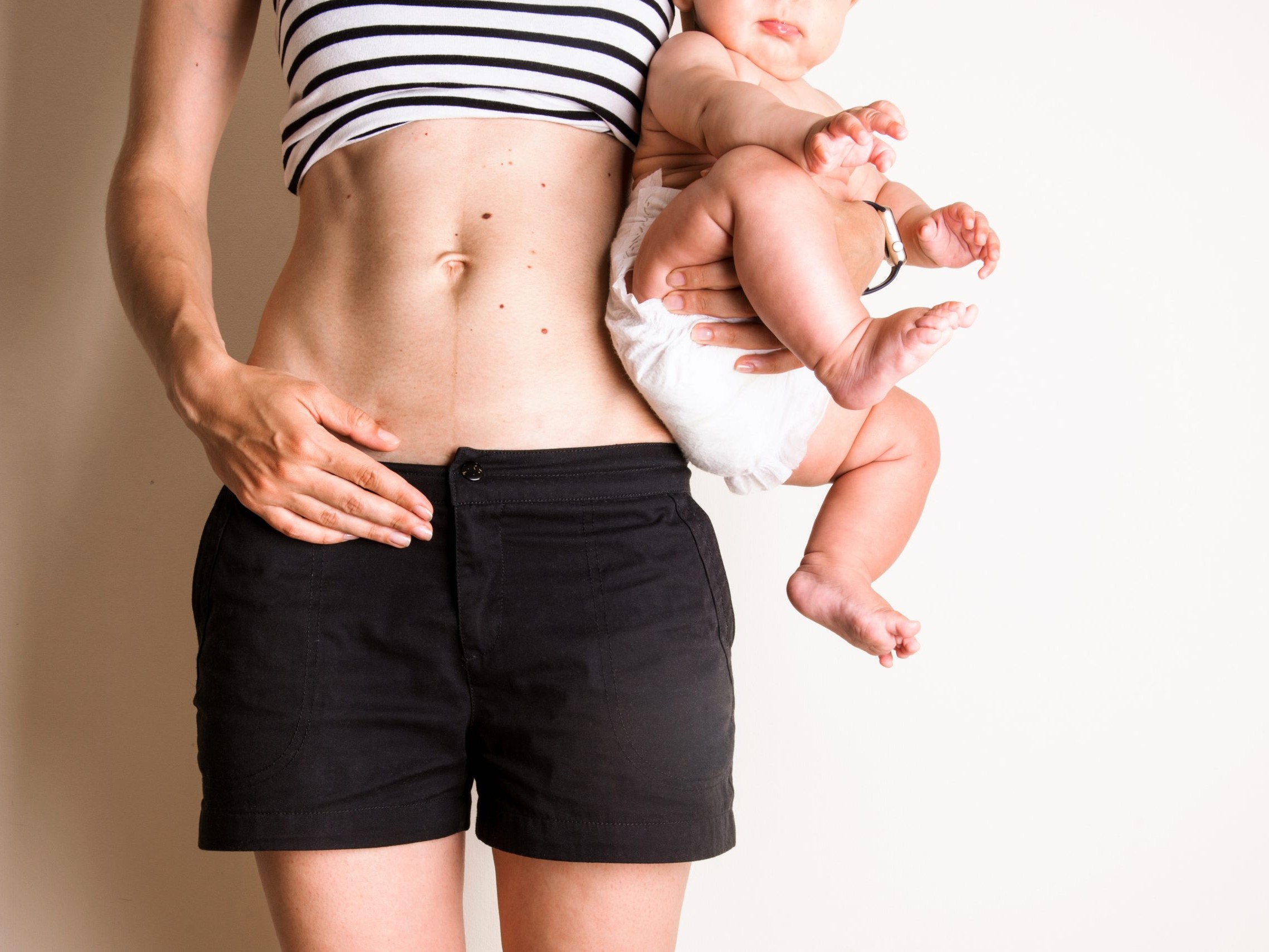 flat_belly_mom_with_baby