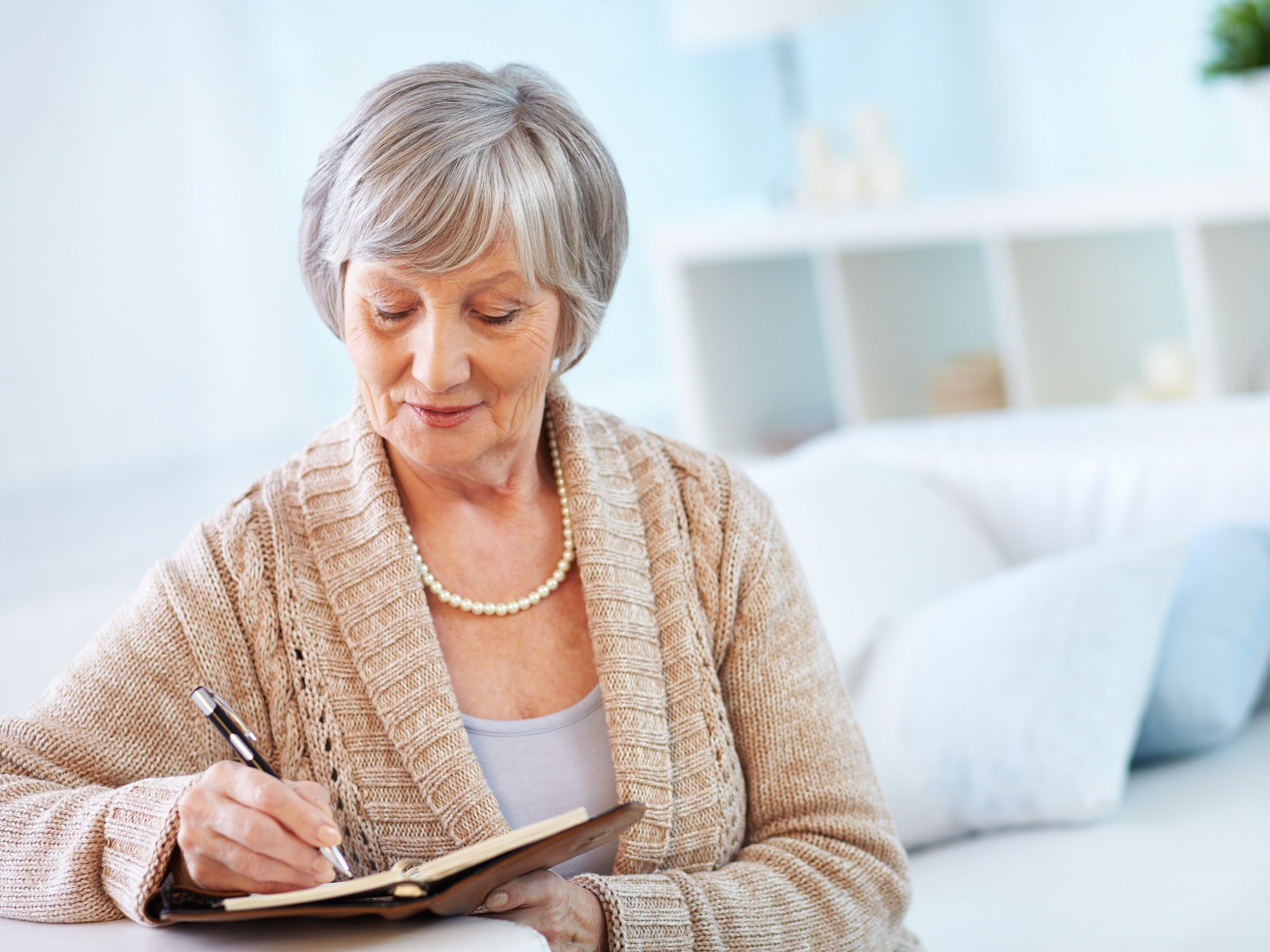 old_women_writing
