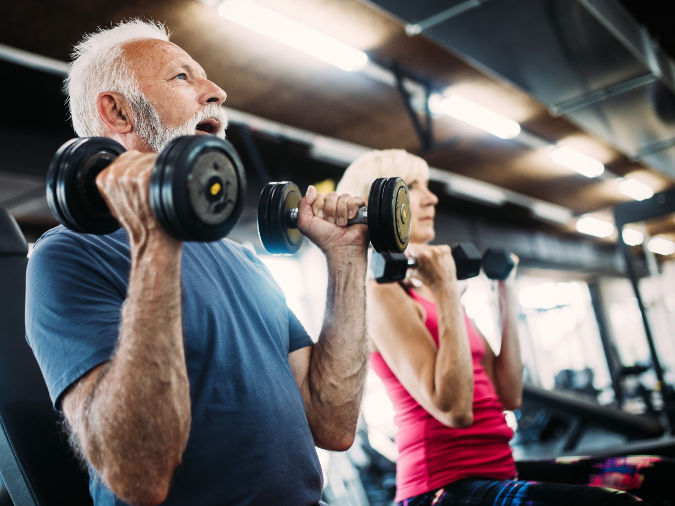 old_couple_lifting_weight