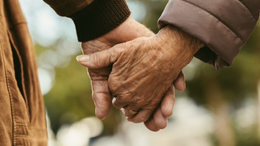 old_couple_holding_hands